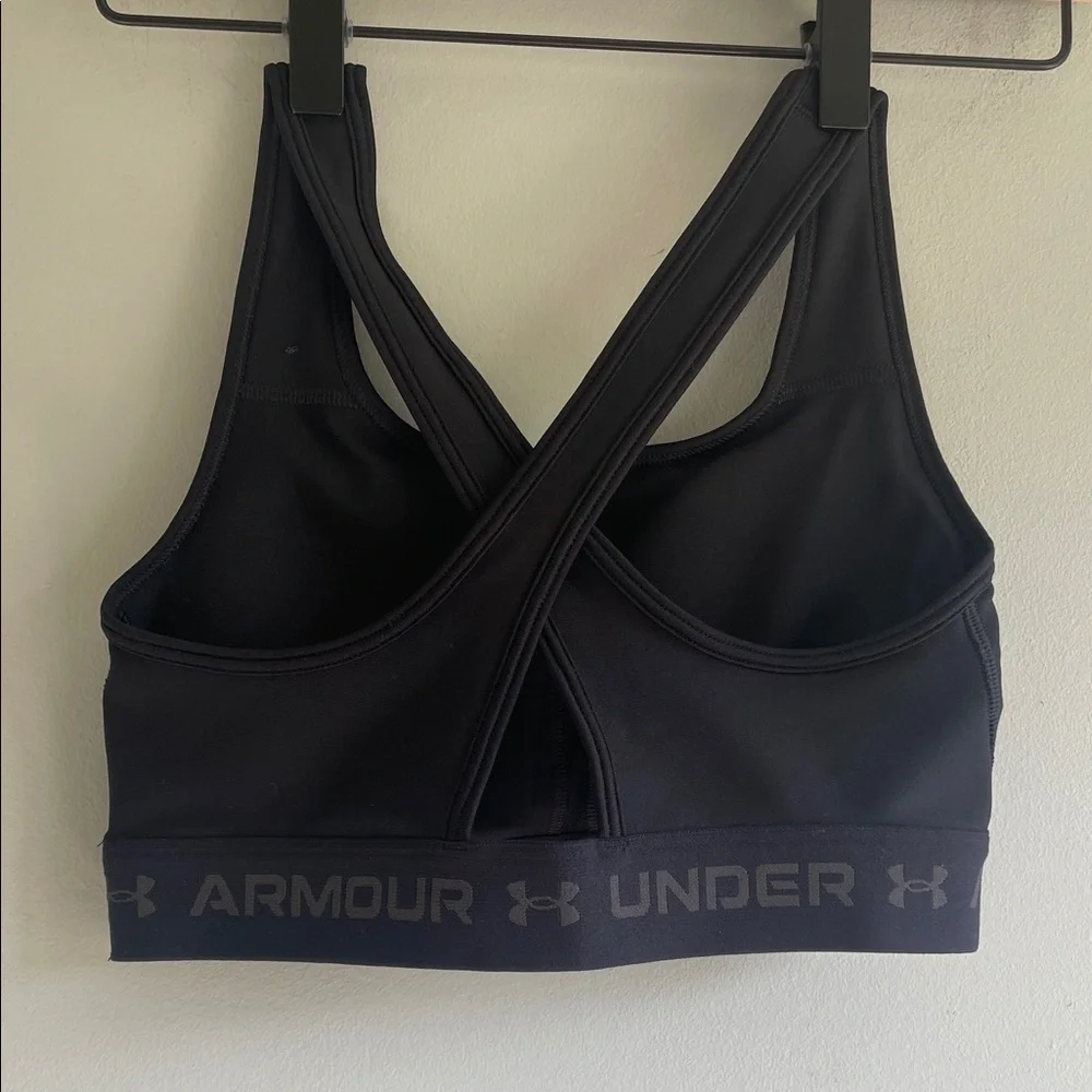 Under Armour Women's Sleek Black Sports Bra